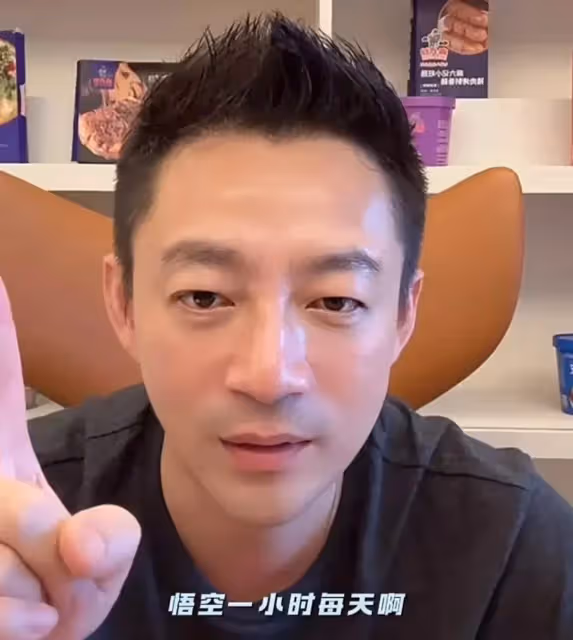 小玥兒和父母用同款手機殼!上面的字是重點!馬筱梅有心了!