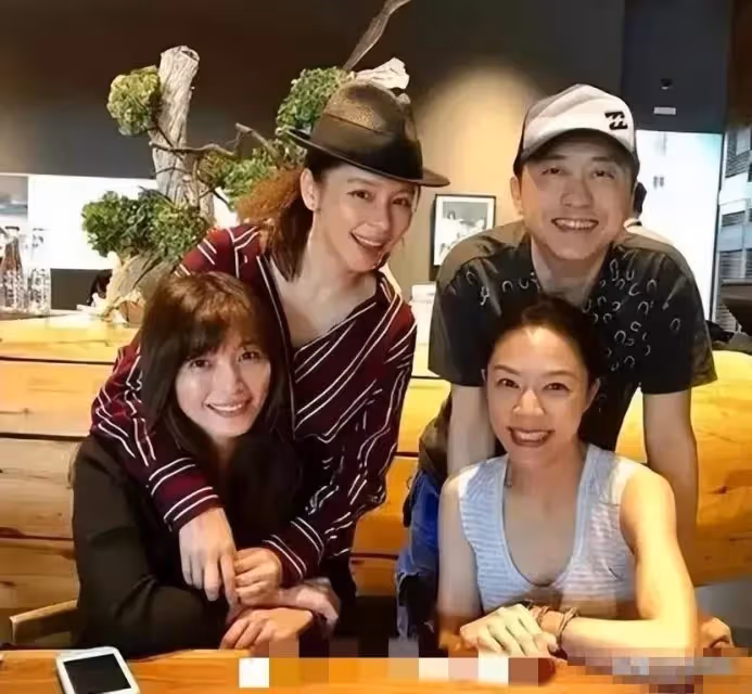 張嘉欣:41歲嫁給庾澄慶,兩年抱倆,比伊能靜幸運的是「張正芬老了」