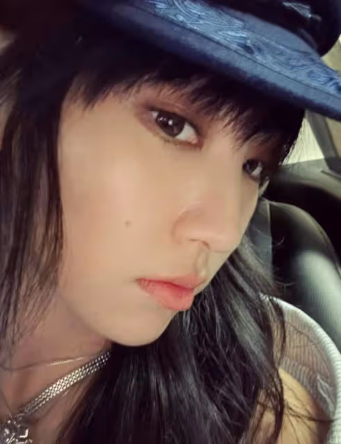 炎明熹現身撐好姊妹姚焯菲音樂劇!戴著口罩和眼鏡打扮低調!不想搶風頭