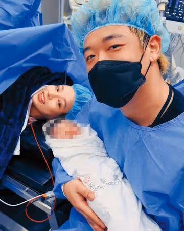 新手奶爸！健志細心挑童書　「反差娃娃音」育兒