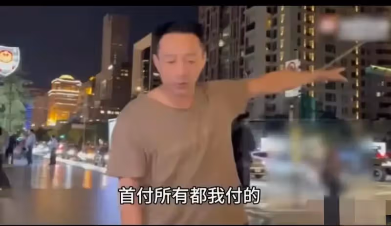 當挨罵成了人生的必修課，43歲的汪小菲一邊直播，一邊感恩
