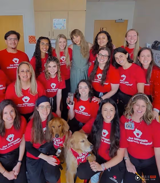 Taylor Swift突襲兒童醫院送溫暖！孩童見到偶像驚呆成表情包！