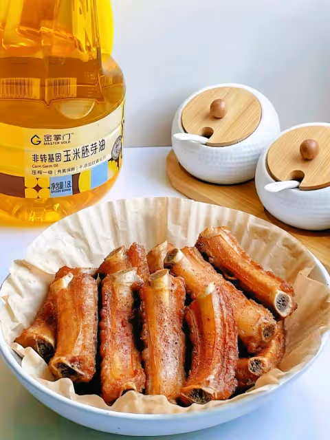 🔥蒜香椒鹽排骨，好吃到吮手指‼️