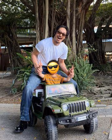 林志玲「3歲兒罕曝光」與父享天倫樂! AKIRA父親節暖心謝家人