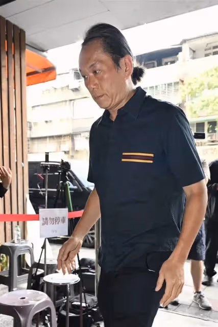 曾寶儀和初戀現身靈堂！同居19年「未婚未育」，男友頭髮已花白