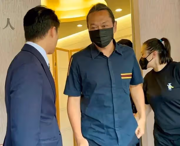 曾寶儀和初戀現身靈堂！同居19年「未婚未育」，男友頭髮已花白