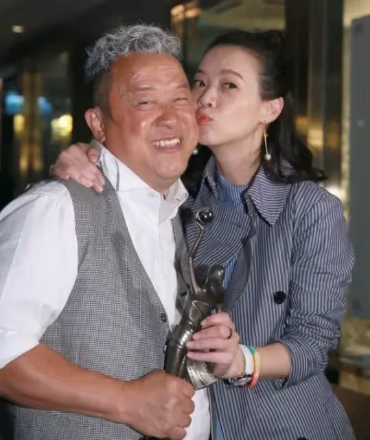 曾寶儀和初戀現身靈堂！同居19年「未婚未育」，男友頭髮已花白