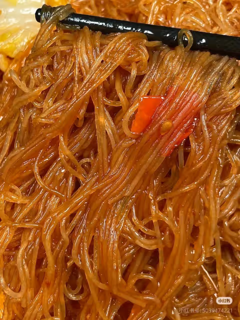 番茄娃娃菜雞蛋粉絲真的泰香了，巨好吃！