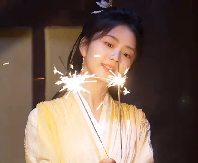 僅僅開播4小時,奪熱度第一!觀眾好評如潮,這部劇,爆了