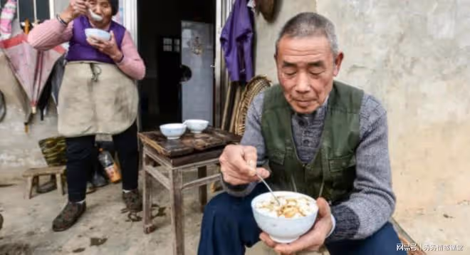 我退休工資7000元，存款七位數，都因為嘴不嚴，自找麻煩了