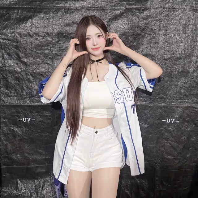 打敗李珠珢、李多慧　「顏值暴徒」奪啦啦隊女王！私照起底超辣