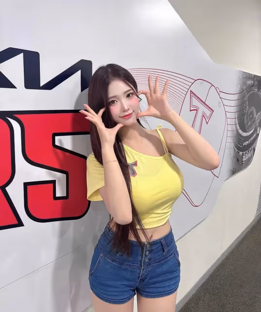 打敗李珠珢、李多慧　「顏值暴徒」奪啦啦隊女王！私照起底超辣