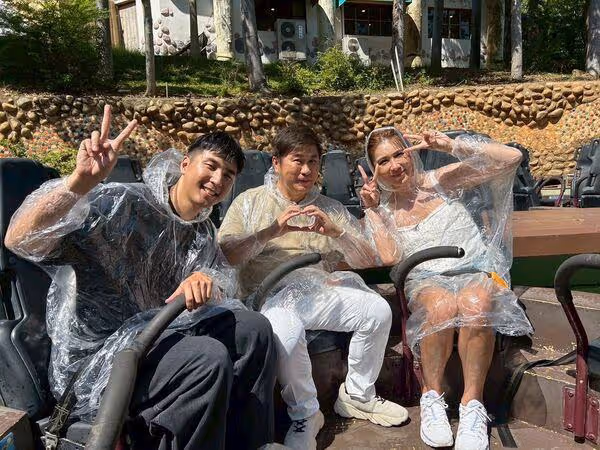 天王胡瓜難得帶兒女逛遊樂園 小禎崩潰「都在陪別人的小孩」