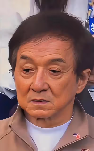 昔日風光不再!71歲巨星「吃火鍋被巧遇」簡直斷崖式衰老 「身材幹瘦、疲態盡顯」像路邊大叔