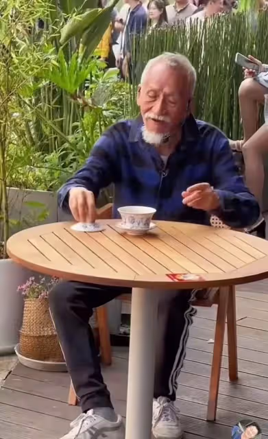 陳彼得妻子首度發聲!哽咽回應死因,兩人最近合影曝光,十分恩愛