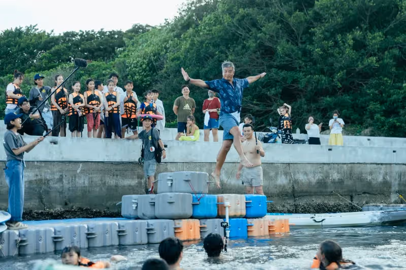 李銘忠許願「趕快生個寶寶！」　瑞莎不顧形象穿白色短洋裝跳港