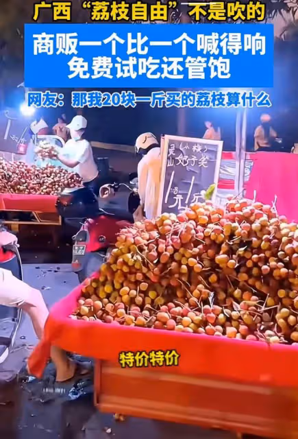 老人拿一筐荔枝喂雞鴨，還細心一顆顆剝開，網友：我來排鴨子後面