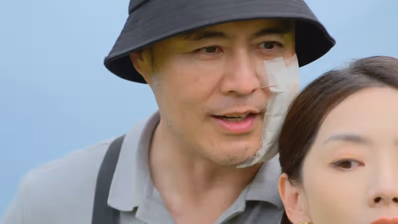 尷尬了！劉至翰拍懸崖墜落戲　意外脫到只剩內褲
