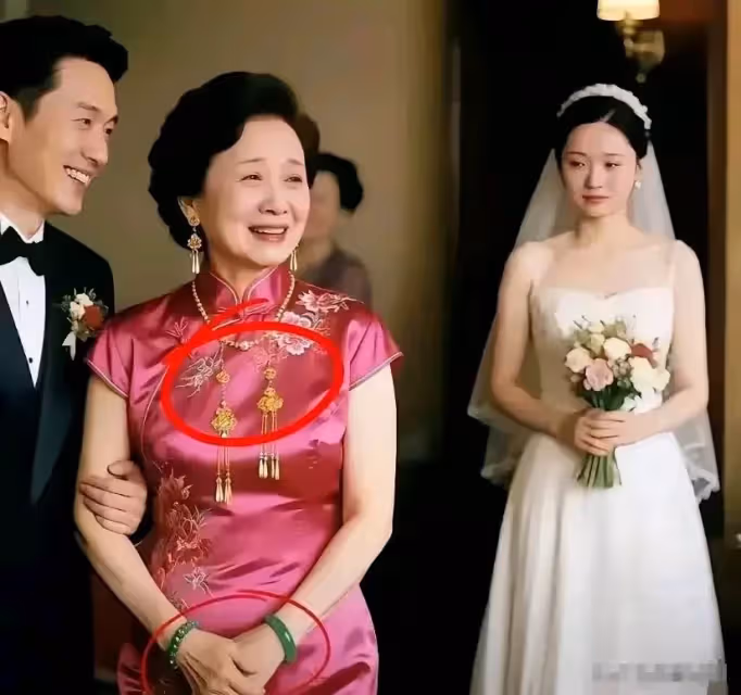 婆婆在兒子婚禮珠光寶氣，反觀兒媳「只有一個白頭紗」全身素凈，下秒看到新郎「1動作」網喊：別嫁了趕快跑