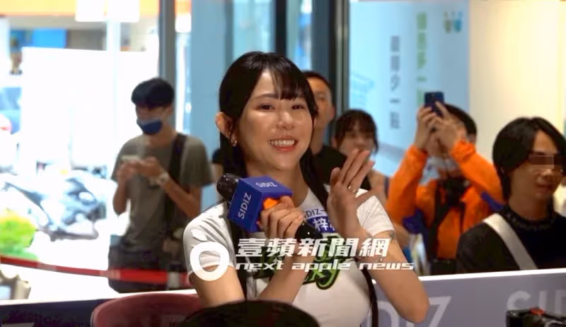 狗仔直擊｜梓梓彈開富商獵豔名單　挺E奶牽手撩粉！黑衣人護送進香閨