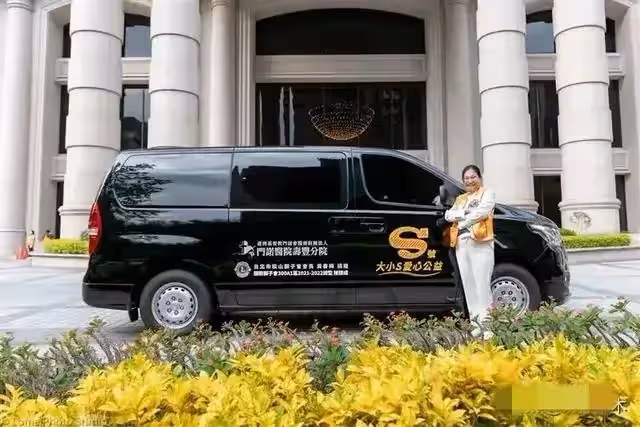 S媽黃春梅弄巧成拙，記錯與女兒做公益時間，那時候汪小菲還是她女婿