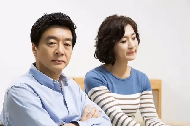 10年前房子給弟弟做婚房，如今急用錢弟弟卻不搬走，姐姐崩潰大哭