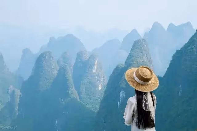 我52歲，丁克丈夫去世，回娘家時弟弟的一句話，讓我不敢回娘家了。