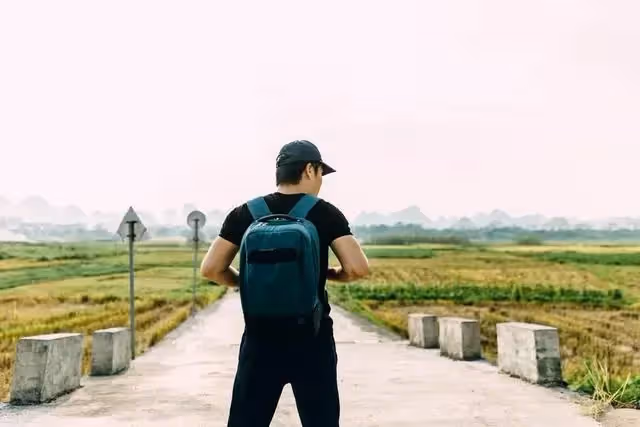 國慶節，丈夫丟下坐月子妻子帶父母旅遊，7天後發現家門被換鎖了。
