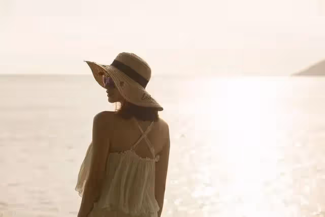 國慶節，丈夫丟下坐月子妻子帶父母旅遊，7天後發現家門被換鎖了。