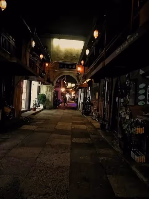 我把婆婆養老金給親弟買房，婆婆住院用錢卻傻了，老公怒了：離婚。