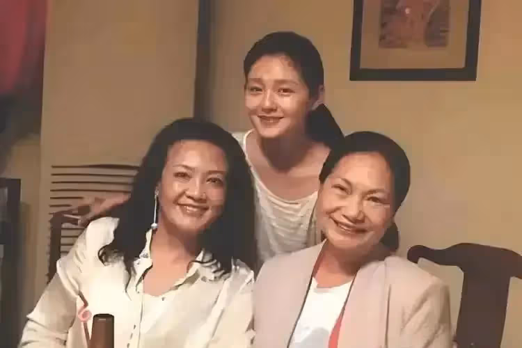 Ｓ媽黃春梅又出來作妖了！祝福黑粉「舌頭不會被割掉」