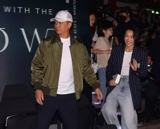 TVB前花旦與老公蜜游敦煌破婚變傳聞!穿金色長裙大曬身材美腿!45歲仍艷壓全網!