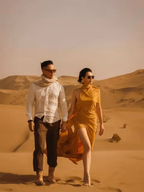 TVB前花旦與老公蜜游敦煌破婚變傳聞!穿金色長裙大曬身材美腿!45歲仍艷壓全網!