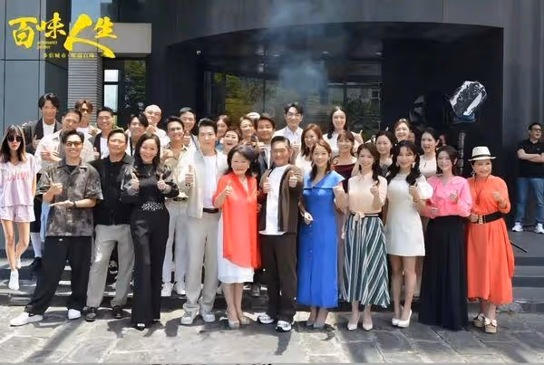 大牙消失2年重返台八! 甩月收1萬低潮…P圖開鏡大合照:太幸福
