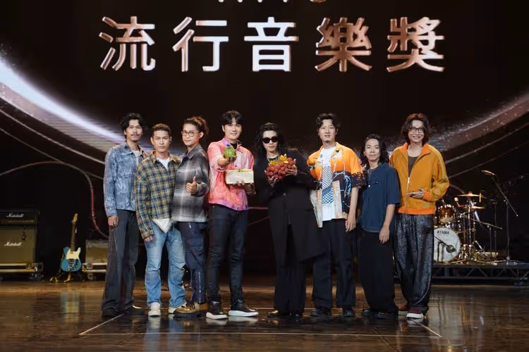 麋先生明合體宇宙人突驚爆「要暫時休團」　被拱男男吻版面怕搶輸Jolin