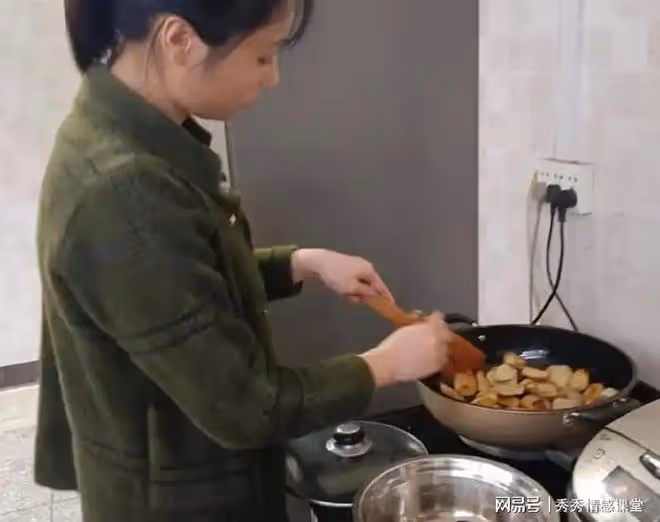 老公出差，我去閨蜜家吃了一道紅燒肉，發現竟然是我老公的手藝