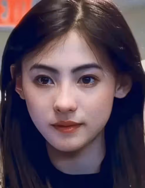 45歲張柏芝盛世美顏達到巔峰,二兒子小時候自己吃飯惹人心疼!