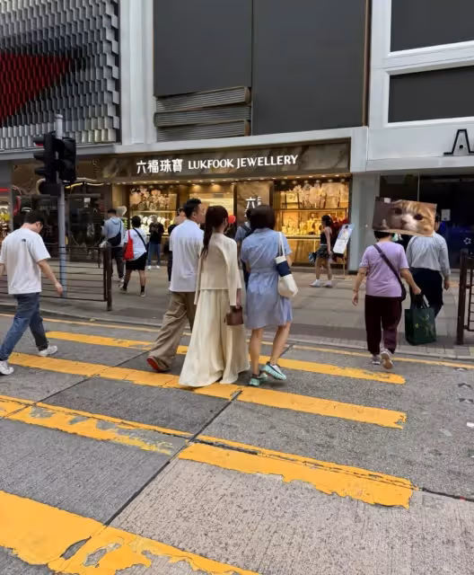 馬筱梅身材嬌小,不適合xing 感路線,每次都感覺打扮用力過度!