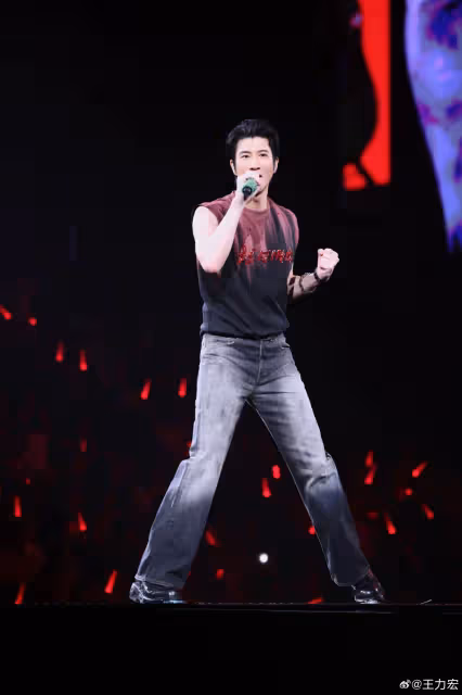 王力宏竟有「雙胞胎弟弟」顏值帥成這樣　哥倆失散多年：真的像嗎？！