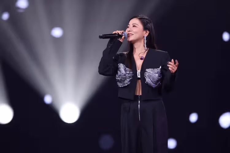 丁噹拚唱到79歲！自豪美胸狀態佳 預告演唱會尺度更大膽