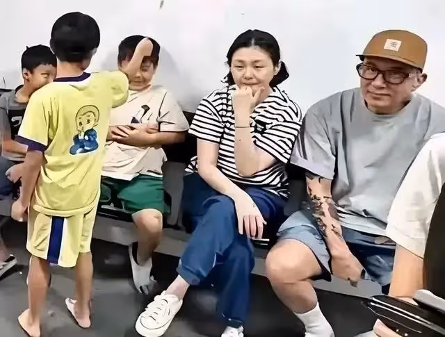 淚目了，小楊阿姨被黑粉懟，回應自己不做小孩更可憐，起碼跟她親