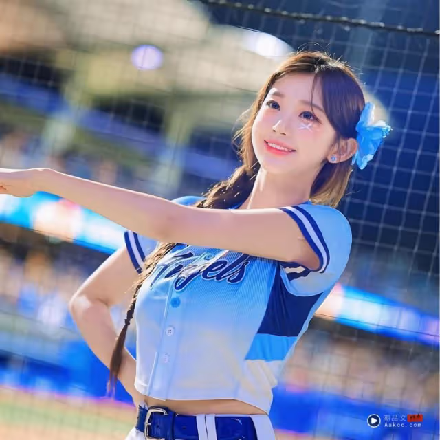 李珠珢應援太過激「戰袍正面爆開」腰內肉現形！她秒變臉：扣不住