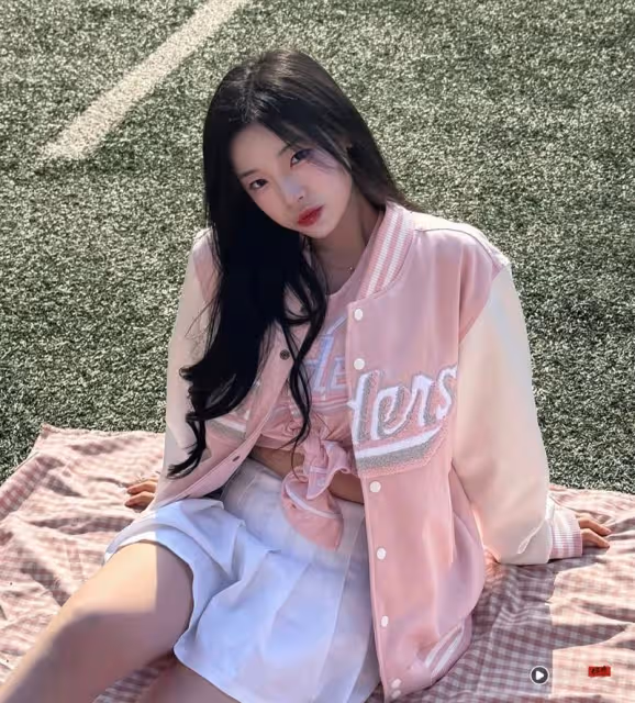 啦啦隊女神首度解禁！趙娟周比基尼辣照「超巨大饅頭」胸前僅裹透明布