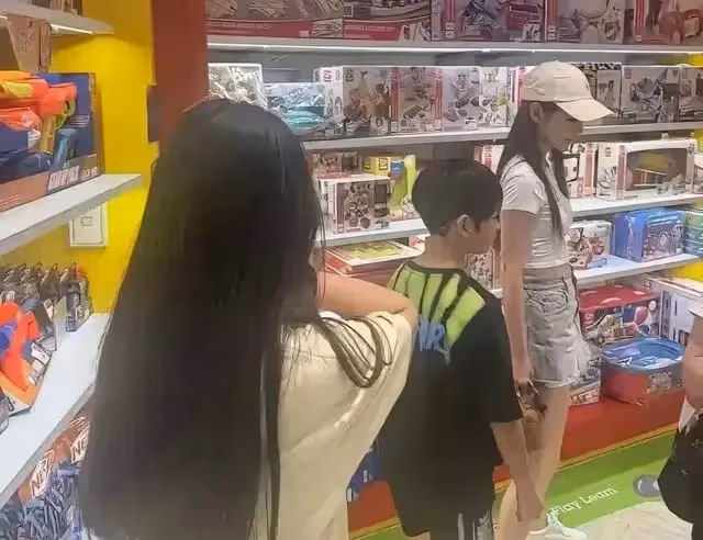 汪小菲馬筱梅參加表妹婚禮,現場人氣高,眾多粉絲主動求合影