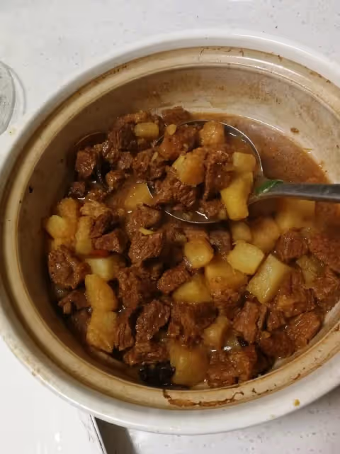 土豆燉牛肉，多吃肉禦寒