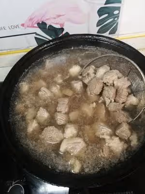 土豆燉牛肉，多吃肉禦寒