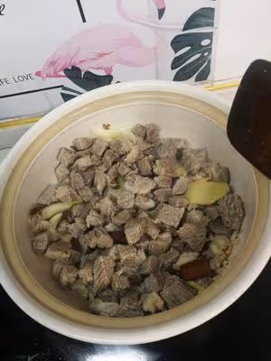 土豆燉牛肉，多吃肉禦寒
