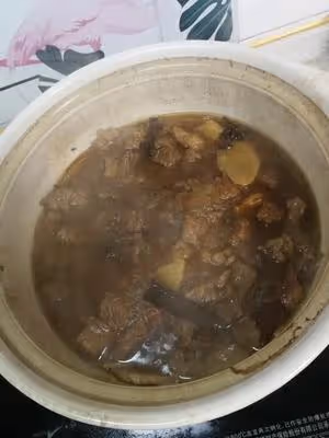土豆燉牛肉，多吃肉禦寒