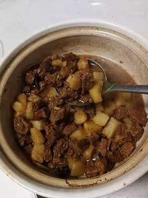 土豆燉牛肉，多吃肉禦寒