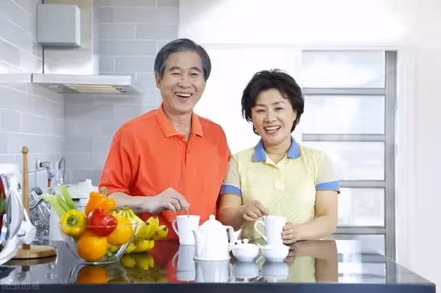 58歲離婚男人：再婚四年，妻子提個要求，我才知我一直都是工具